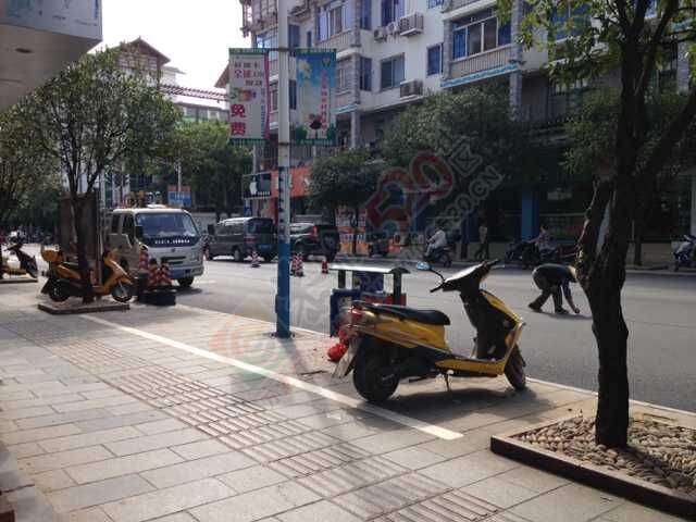 恭城到处都在搞修建啊，茶南路红绿灯刚修好的路也开始划人行道了416 / 作者:单身汉子 / 帖子ID:128253