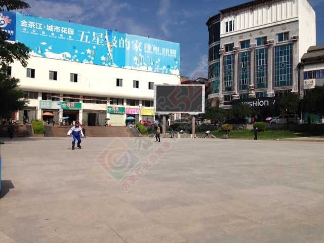 广场什么时候修好的？早上散步就看见这个老人家在溜冰了72 / 作者:单身汉子 / 帖子ID:128255