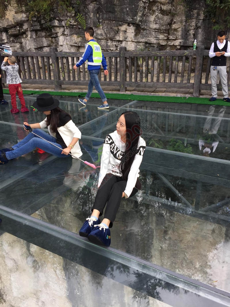 分享十一重庆武隆旅游美女图片 单身男的福音（8P）943 / 作者:夏爱之梦 / 帖子ID:128343