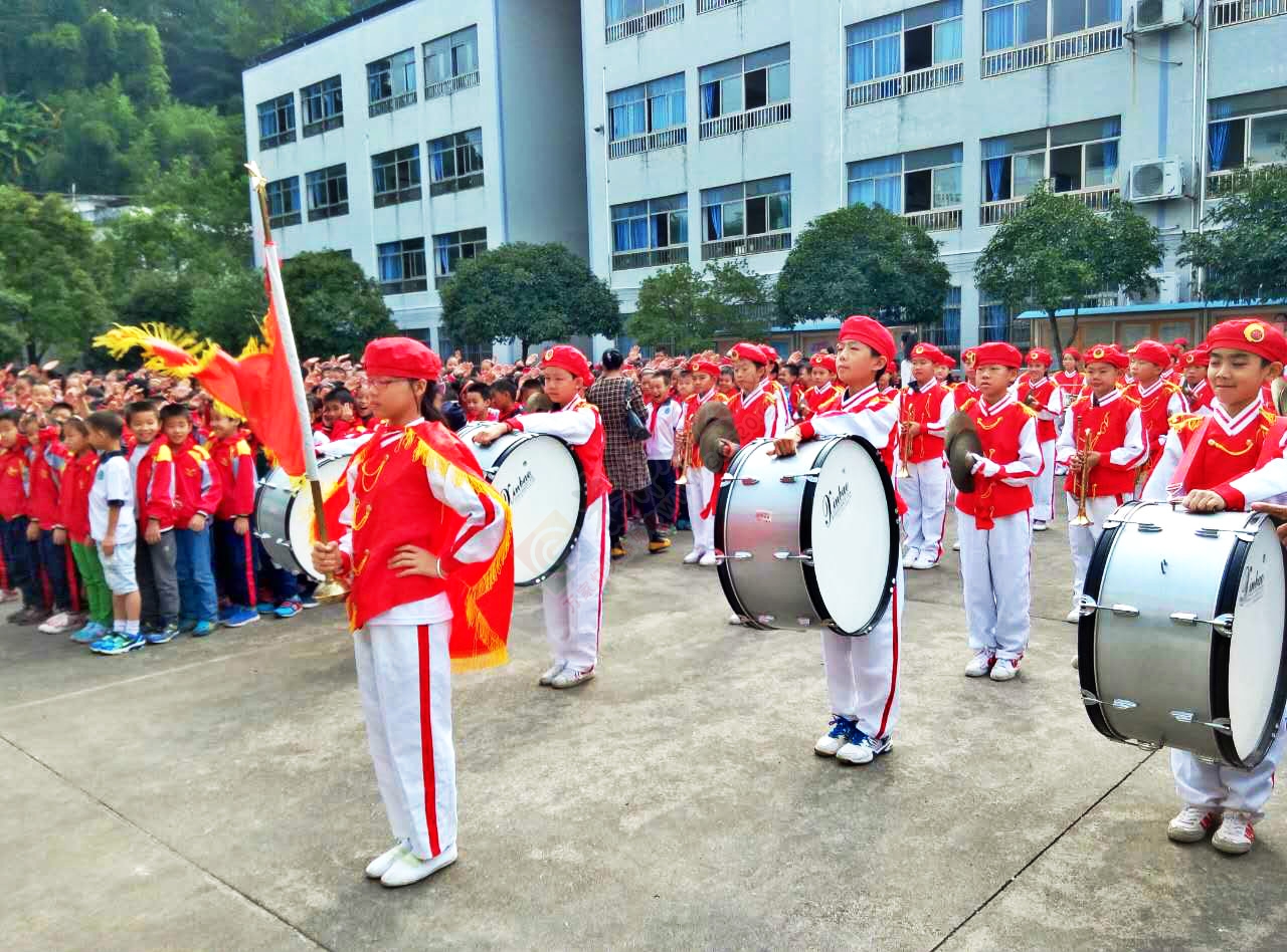 10月13日上午，县中心小学举行“红领巾相约中国梦”710 / 作者:社区小编 / 帖子ID:128348