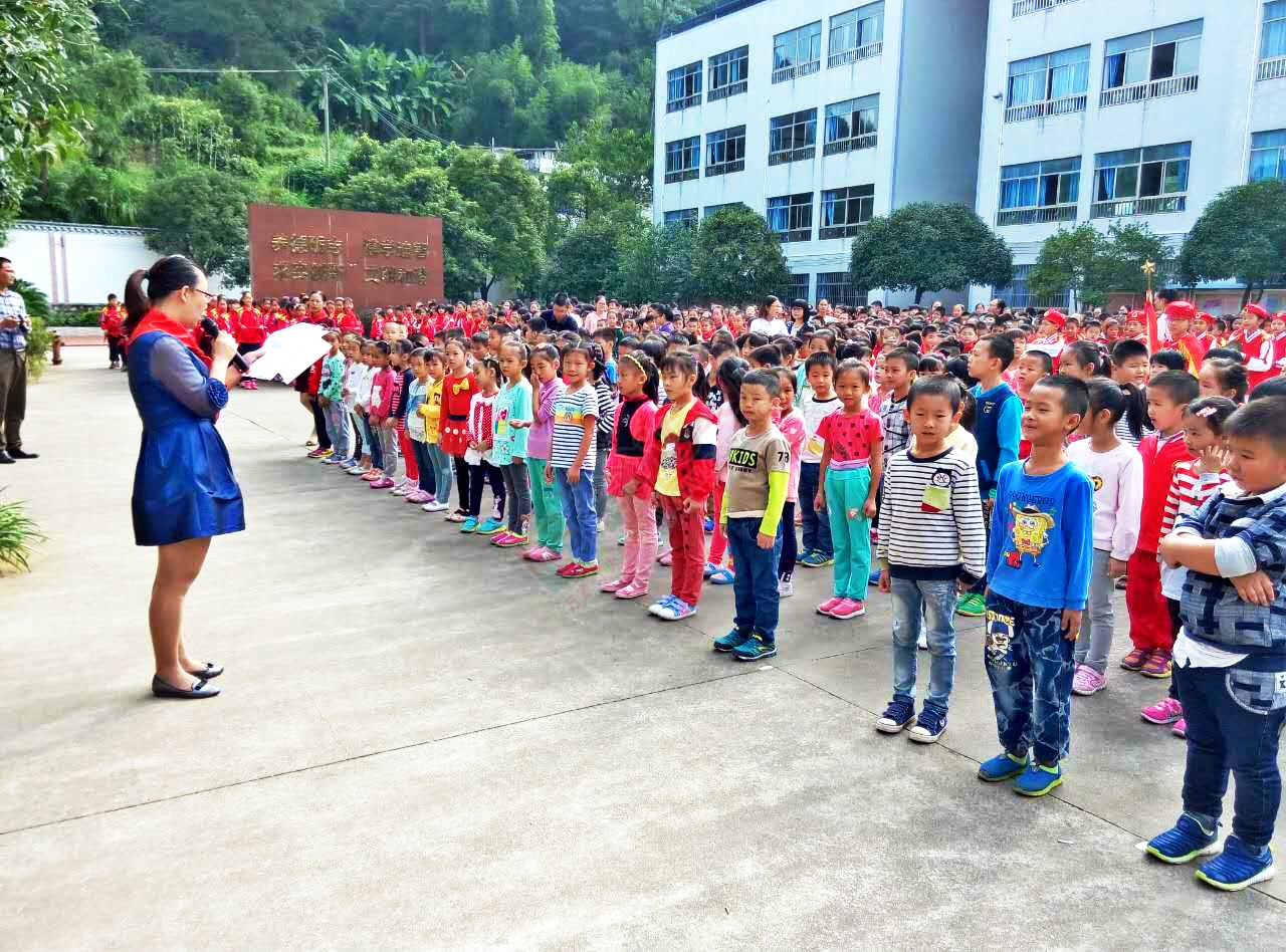 10月13日上午，县中心小学举行“红领巾相约中国梦”876 / 作者:社区小编 / 帖子ID:128348