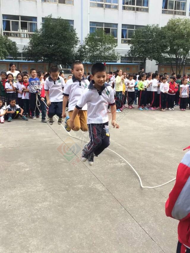 10月13日上午，县中心小学举行“红领巾相约中国梦”527 / 作者:社区小编 / 帖子ID:128348