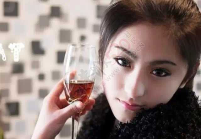 女人长期喝红酒的惊人变化，第2条我就信了.939 / 作者:猫就该说喵 / 帖子ID:128464