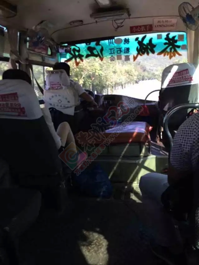 【网友曝光】恭城至江永班司机上演单手开车“绝技”，这样的车你们敢坐吗？53 / 作者:社区小编 / 帖子ID:128496
