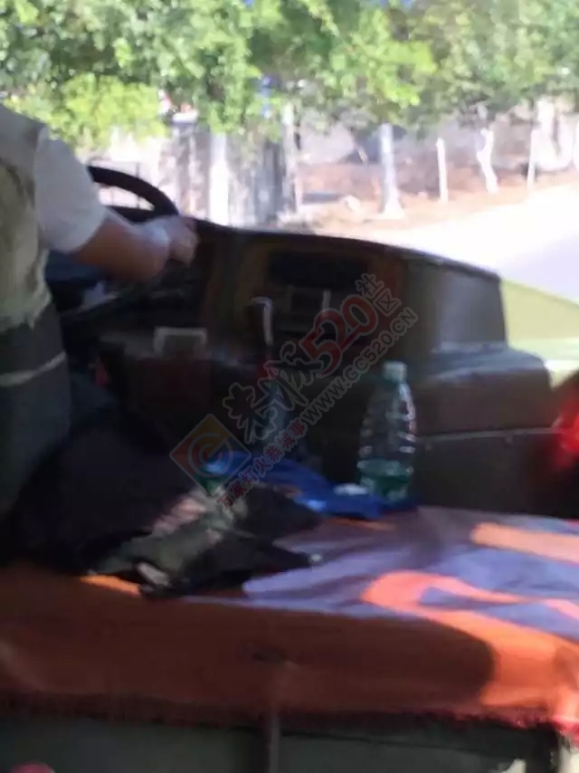 【网友曝光】恭城至江永班司机上演单手开车“绝技”，这样的车你们敢坐吗？254 / 作者:社区小编 / 帖子ID:128496