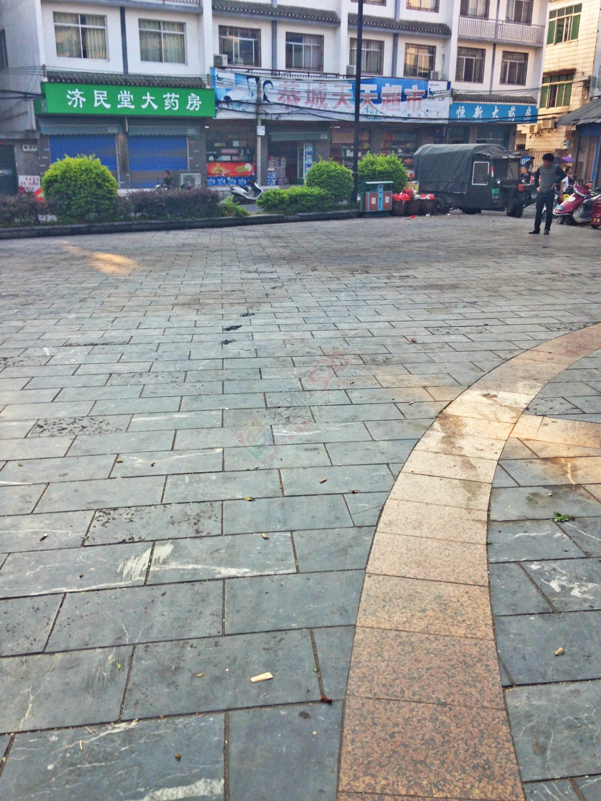 昔日的小广场如今已成了“垃圾堆”57 / 作者:恭城520小奈姐姐 / 帖子ID:128568