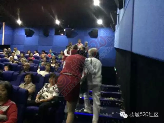 恭城老年大学三百多位老人在梦迪影城免费观影，体验光影之旅201 / 作者:520小编 / 帖子ID:128599