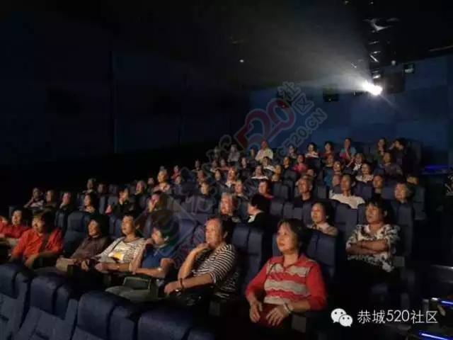 恭城老年大学三百多位老人在梦迪影城免费观影，体验光影之旅789 / 作者:520小编 / 帖子ID:128599