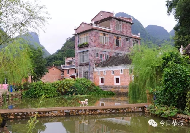 广西乡村建设突出“乡土味”(组图)829 / 作者:风油精 / 帖子ID:128601
