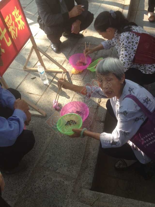 今天广场好热闹啊，祝全县的老人们重阳节快乐726 / 作者:桂花糕 / 帖子ID:128619