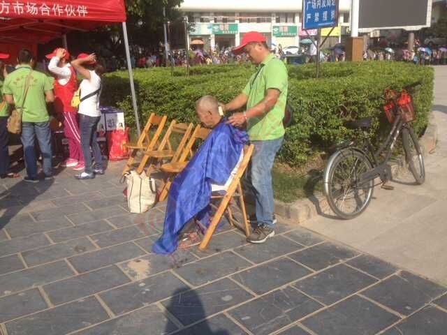 今天广场好热闹啊，祝全县的老人们重阳节快乐277 / 作者:桂花糕 / 帖子ID:128619