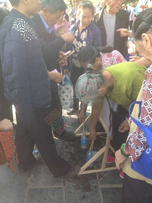 今天广场好热闹啊，祝全县的老人们重阳节快乐843 / 作者:桂花糕 / 帖子ID:128619
