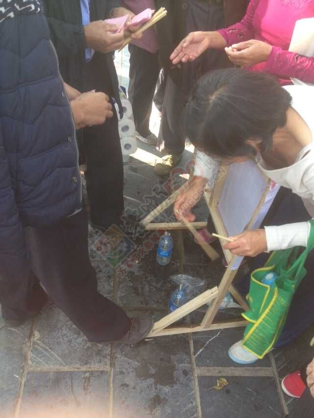 今天广场好热闹啊，祝全县的老人们重阳节快乐162 / 作者:桂花糕 / 帖子ID:128619