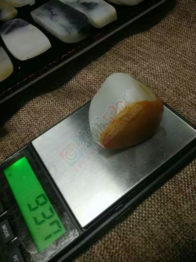 出手和田玉镯子切下边角料子870 / 作者:发如雪 / 帖子ID:129033