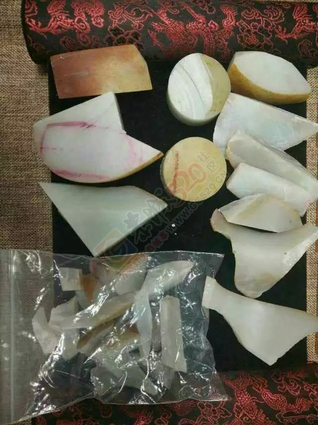 出手和田玉镯子切下边角料子138 / 作者:发如雪 / 帖子ID:129033