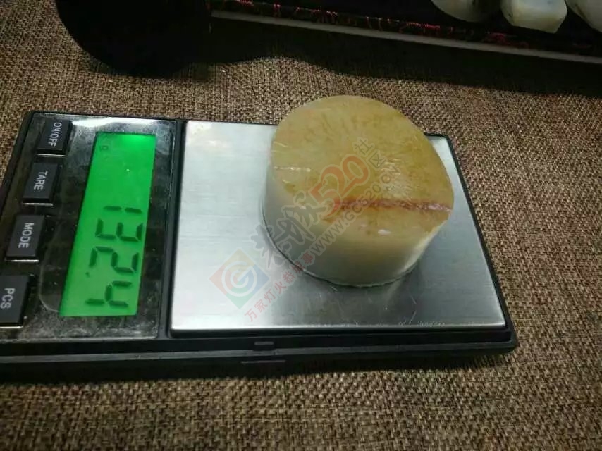 出手和田玉镯子切下边角料子537 / 作者:发如雪 / 帖子ID:129033