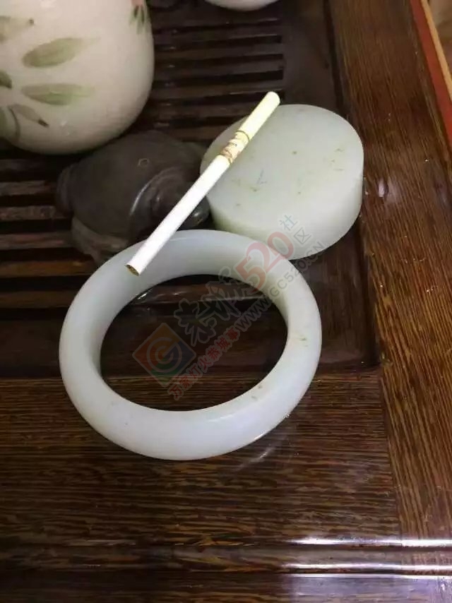 出手和田玉籽料手镯和一个镯子芯861 / 作者:发如雪 / 帖子ID:129131