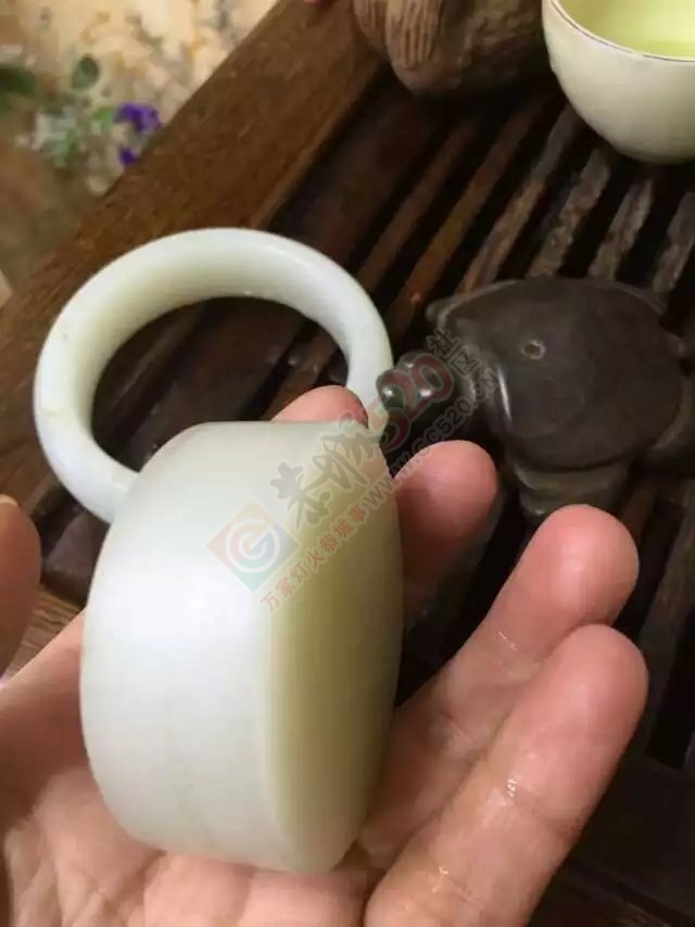 出手和田玉籽料手镯和一个镯子芯185 / 作者:发如雪 / 帖子ID:129131
