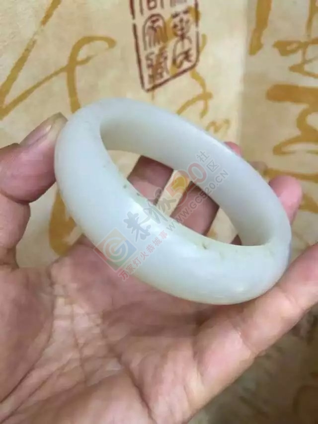 出手和田玉籽料手镯和一个镯子芯287 / 作者:发如雪 / 帖子ID:129131