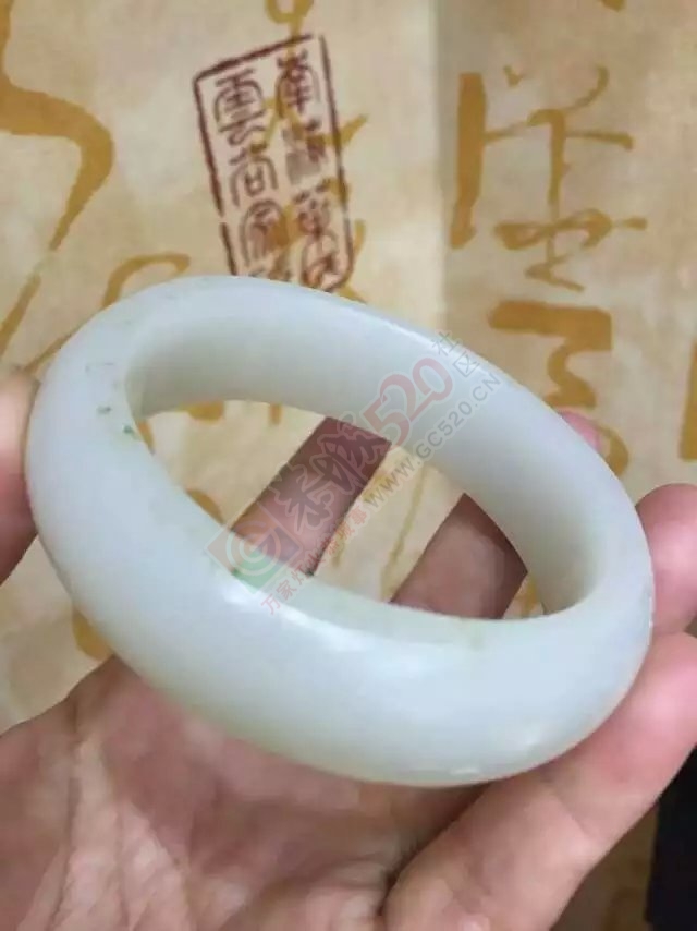 出手和田玉籽料手镯和一个镯子芯595 / 作者:发如雪 / 帖子ID:129131