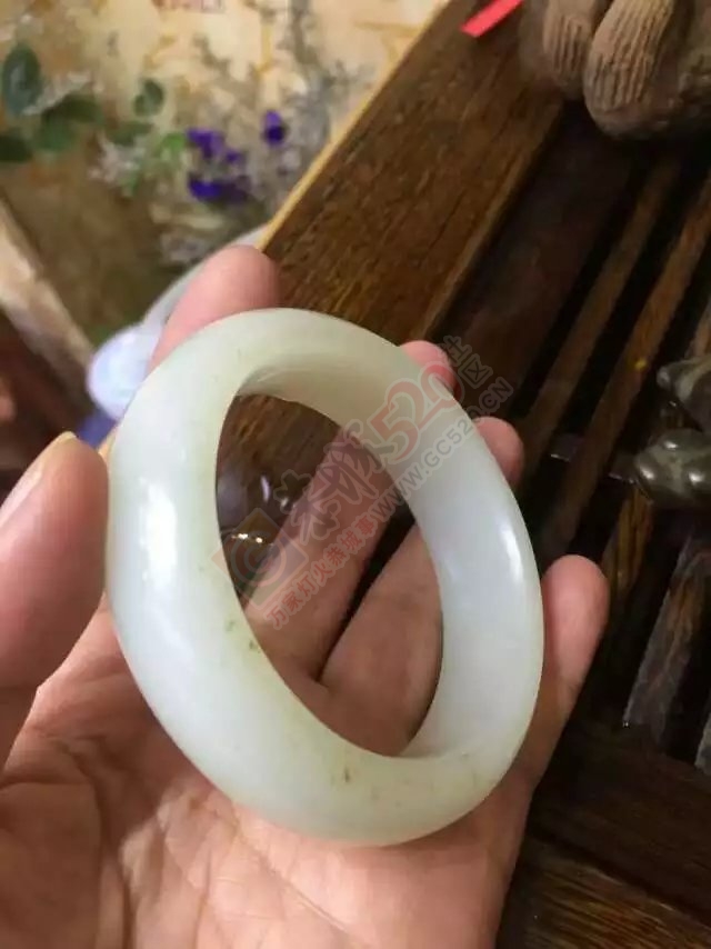 出手和田玉籽料手镯和一个镯子芯850 / 作者:发如雪 / 帖子ID:129131