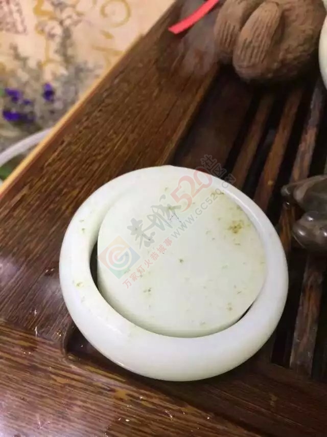 出手和田玉籽料手镯和一个镯子芯273 / 作者:发如雪 / 帖子ID:129131