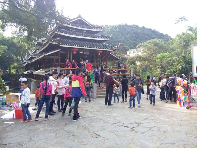 恭城红岩新村喜迎前来观光旅游的北海合浦网友744 / 作者:520小编 / 帖子ID:158951