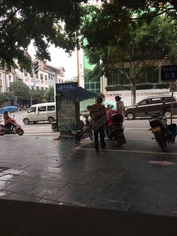 城中西路老人跌倒，个个都是“有钱银”大胆扶老人958 / 作者:红通通 / 帖子ID:159197