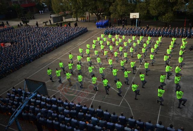 江西一监狱600余名服刑人员跳广场舞530 / 作者:额外听歌 / 帖子ID:159299