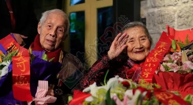 时隔70年，同一个地点，还是你和我一起拍婚纱，瞬间哭成狗！884 / 作者:分叉路口 / 帖子ID:159367