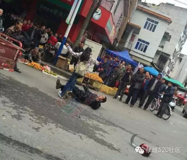 突发！恭城十字街菜市口男子因小事拔刀捅人，女孩不顾危险舍身救父800 / 作者:深秋的落叶 / 帖子ID:159423