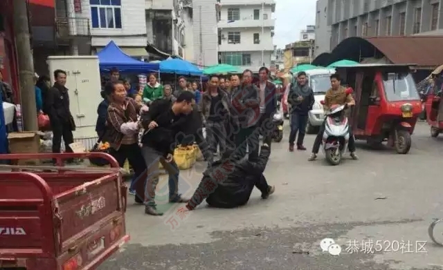 突发！恭城十字街菜市口男子因小事拔刀捅人，女孩不顾危险舍身救父101 / 作者:深秋的落叶 / 帖子ID:159423