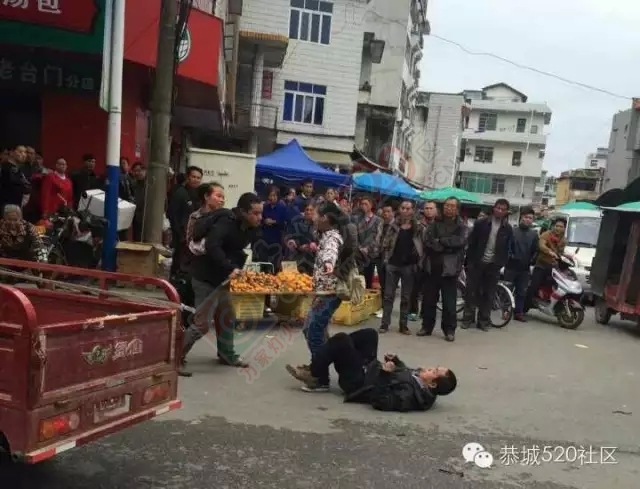 突发！恭城十字街菜市口男子因小事拔刀捅人，女孩不顾危险舍身救父22 / 作者:深秋的落叶 / 帖子ID:159423