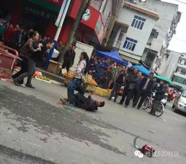 突发！恭城十字街菜市口男子因小事拔刀捅人，女孩不顾危险舍身救父602 / 作者:深秋的落叶 / 帖子ID:159423