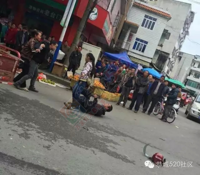 突发！恭城十字街菜市口男子因小事拔刀捅人，女孩不顾危险舍身救父384 / 作者:深秋的落叶 / 帖子ID:159423