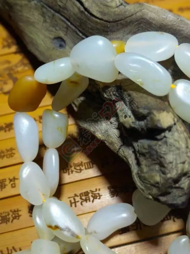 出手和田羊脂玉原籽项链728 / 作者:发如雪 / 帖子ID:159567