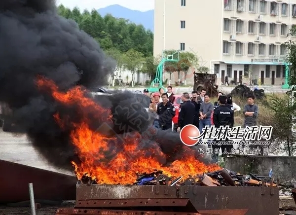 桂林800多名警察出动端贼窝，堪比港匪片！！495 / 作者:该做的事情 / 帖子ID:160332
