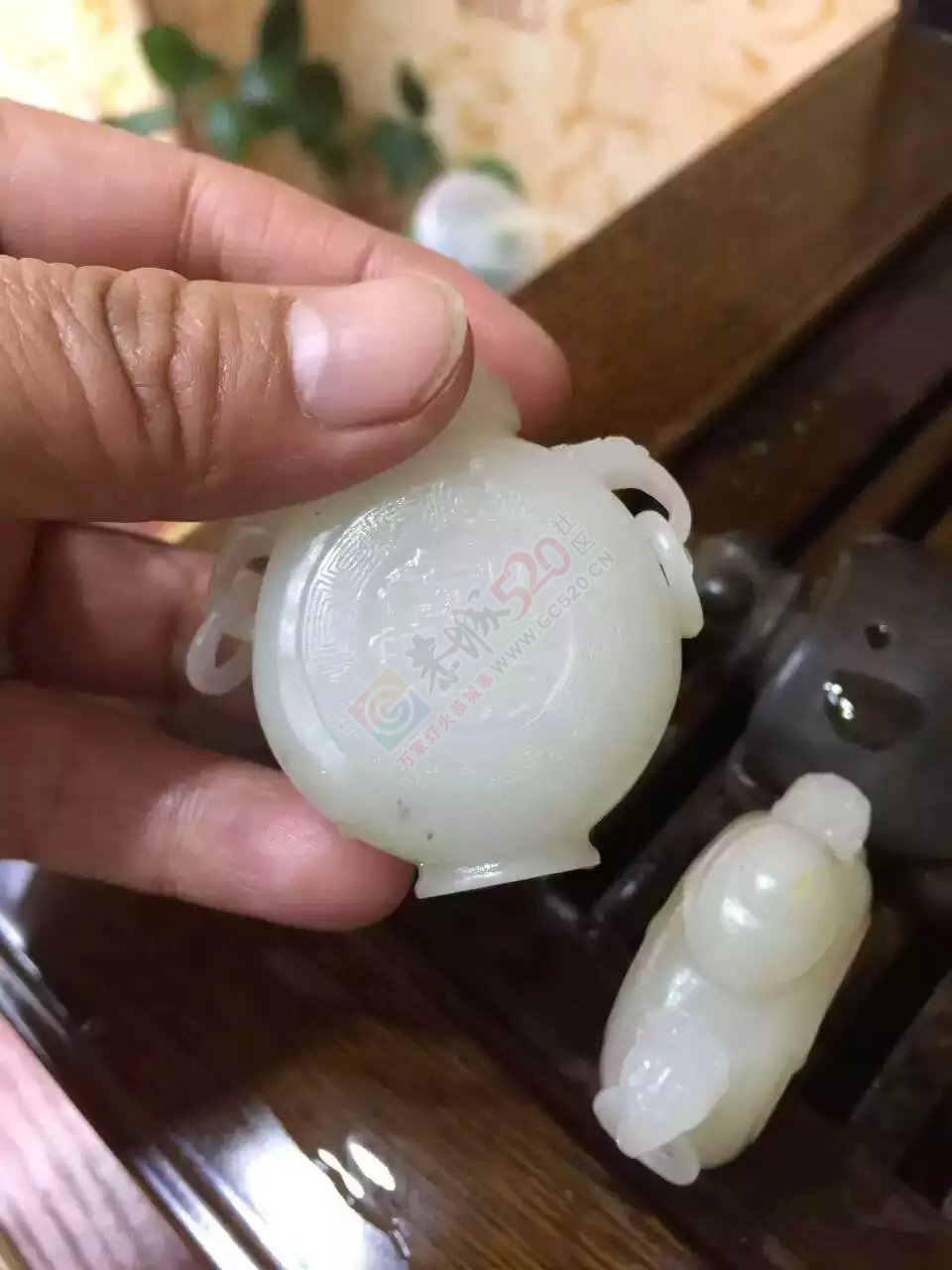 出手和田白玉籽料鼻烟壶一对638 / 作者:发如雪 / 帖子ID:160678