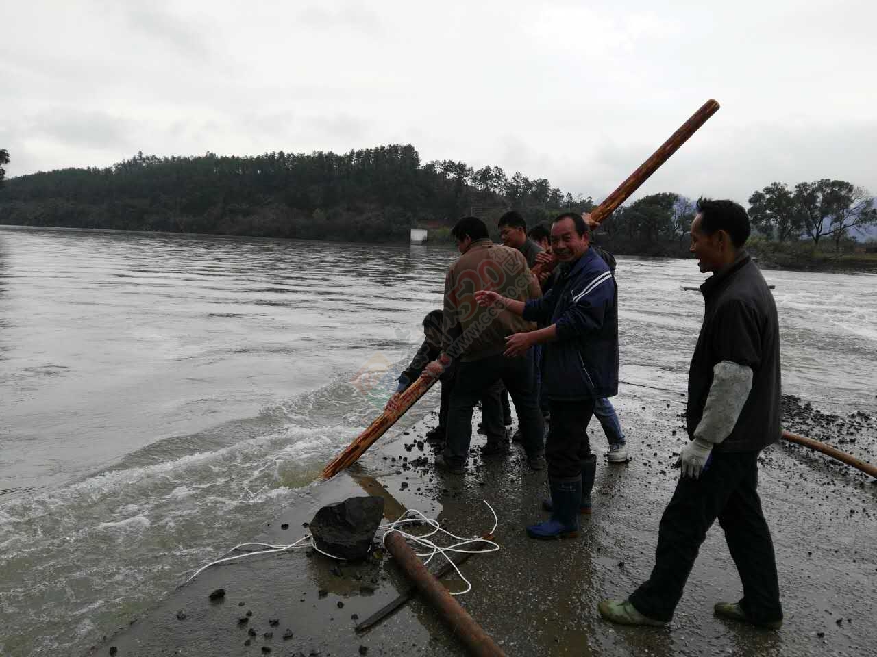陶马坪第四辆三轮摩托车被冲下河了！危险还在身边174 / 作者:雷雨天放风筝 / 帖子ID:161042