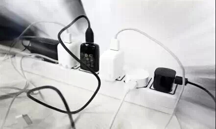 充完电后不拔充电器的可怕后果！一定要分享给你的家人和朋友！68 / 作者:分叉路口 / 帖子ID:161049