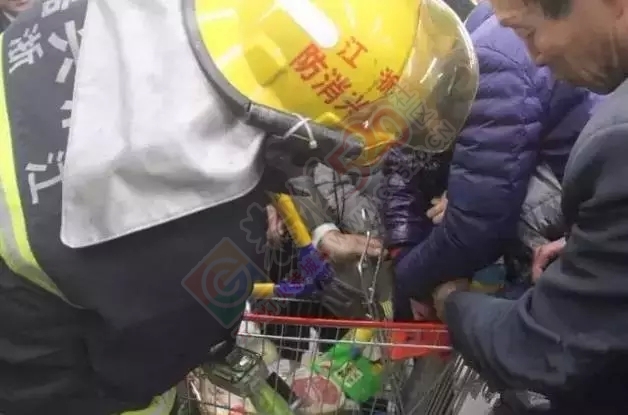妈妈逛超市时喜欢让孩子坐购物车，出大事了！84 / 作者:渲染人生 / 帖子ID:161180