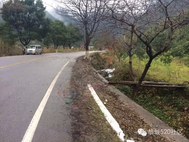 这个才险火！昨天下午在恭城定岗坳发生车祸，车子翻下沟子底，两人挂彩。767 / 作者:社区小编 / 帖子ID:161259