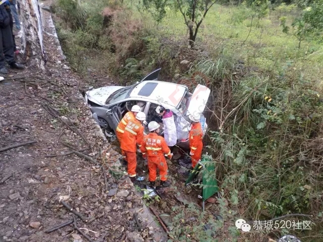 这个才险火！昨天下午在恭城定岗坳发生车祸，车子翻下沟子底，两人挂彩。605 / 作者:社区小编 / 帖子ID:161259
