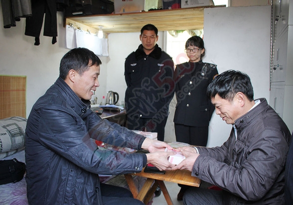 恭城县劳动保障大队追回被拖欠工资300余万元672 / 作者:脚踏实地 / 帖子ID:161592