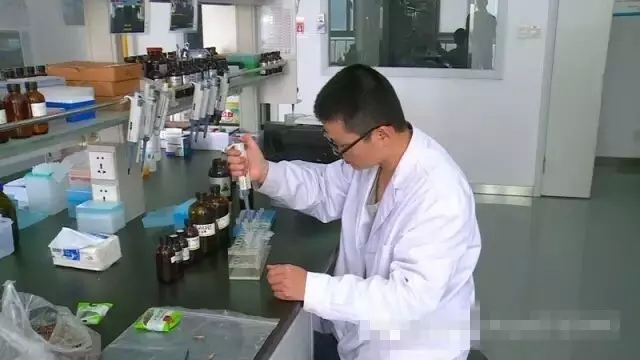 最近特别流行的这种瓜子，千万别多吃！小孩更不能接触！804 / 作者:人艰不拆 / 帖子ID:162057