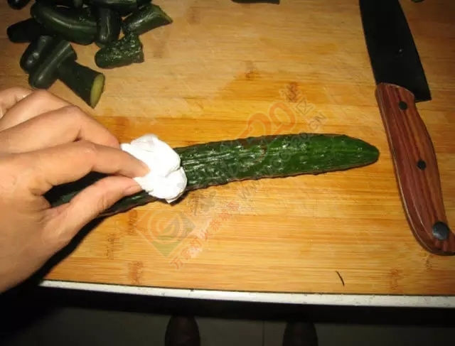 学着这样腌黄瓜，味道比肉还好吃！爽803 / 作者:爱生活爱美食 / 帖子ID:162434