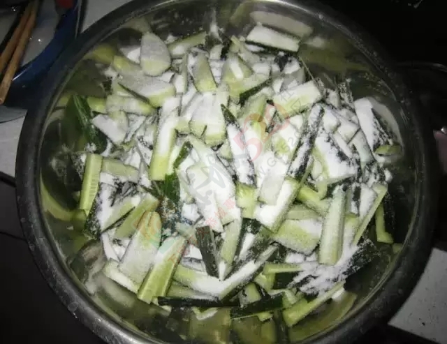 学着这样腌黄瓜，味道比肉还好吃！爽139 / 作者:爱生活爱美食 / 帖子ID:162434