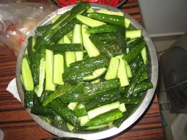 学着这样腌黄瓜，味道比肉还好吃！爽458 / 作者:爱生活爱美食 / 帖子ID:162434