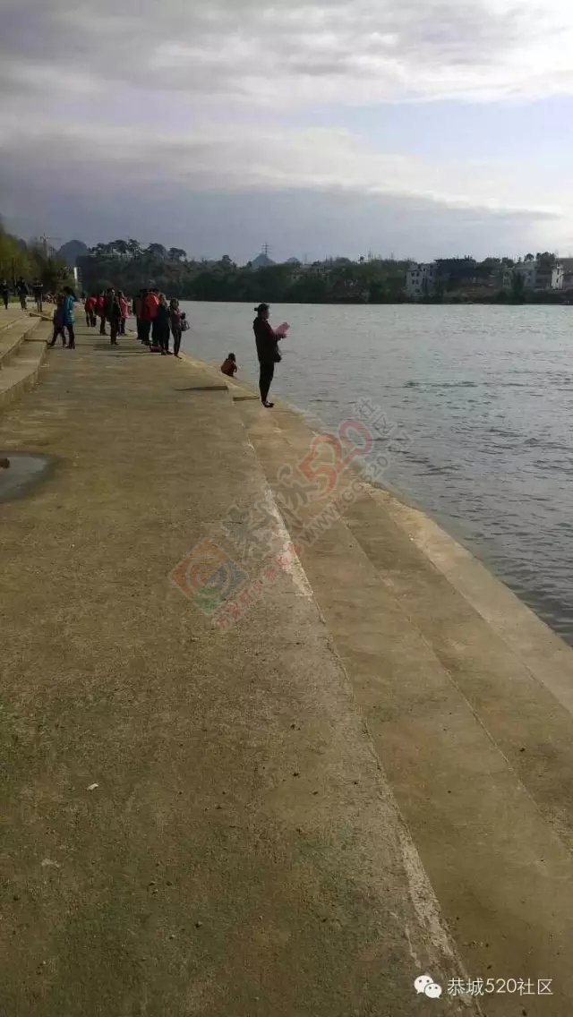 【腊八放生】恭城大量信徒修善积德滨江苑放生，精明鱼贩现场售鱼！556 / 作者:深秋的落叶 / 帖子ID:162543