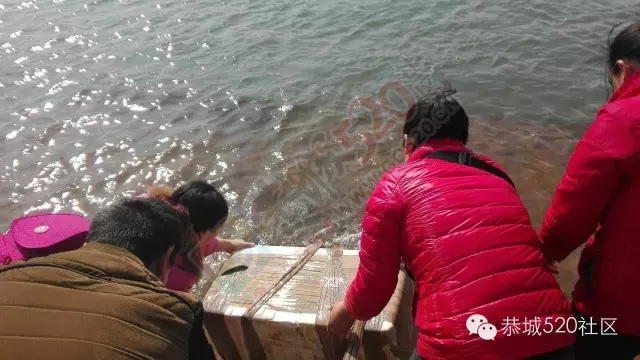 【腊八放生】恭城大量信徒修善积德滨江苑放生，精明鱼贩现场售鱼！269 / 作者:深秋的落叶 / 帖子ID:162543